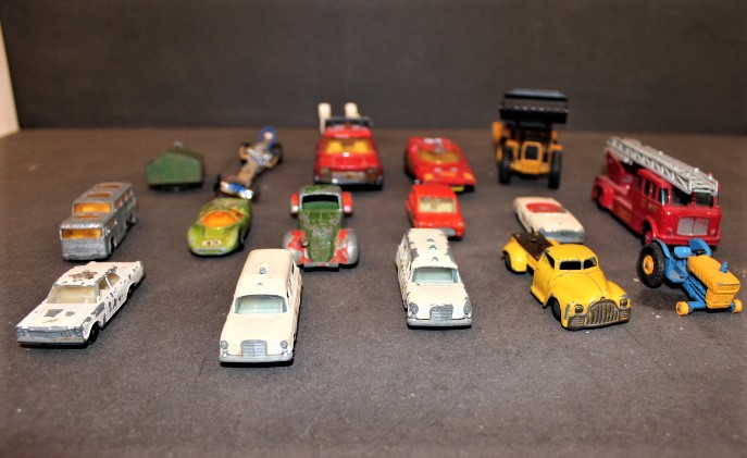 Glatte sektor hybrid Gamle legetøjsbiler - Genbrugsauktion